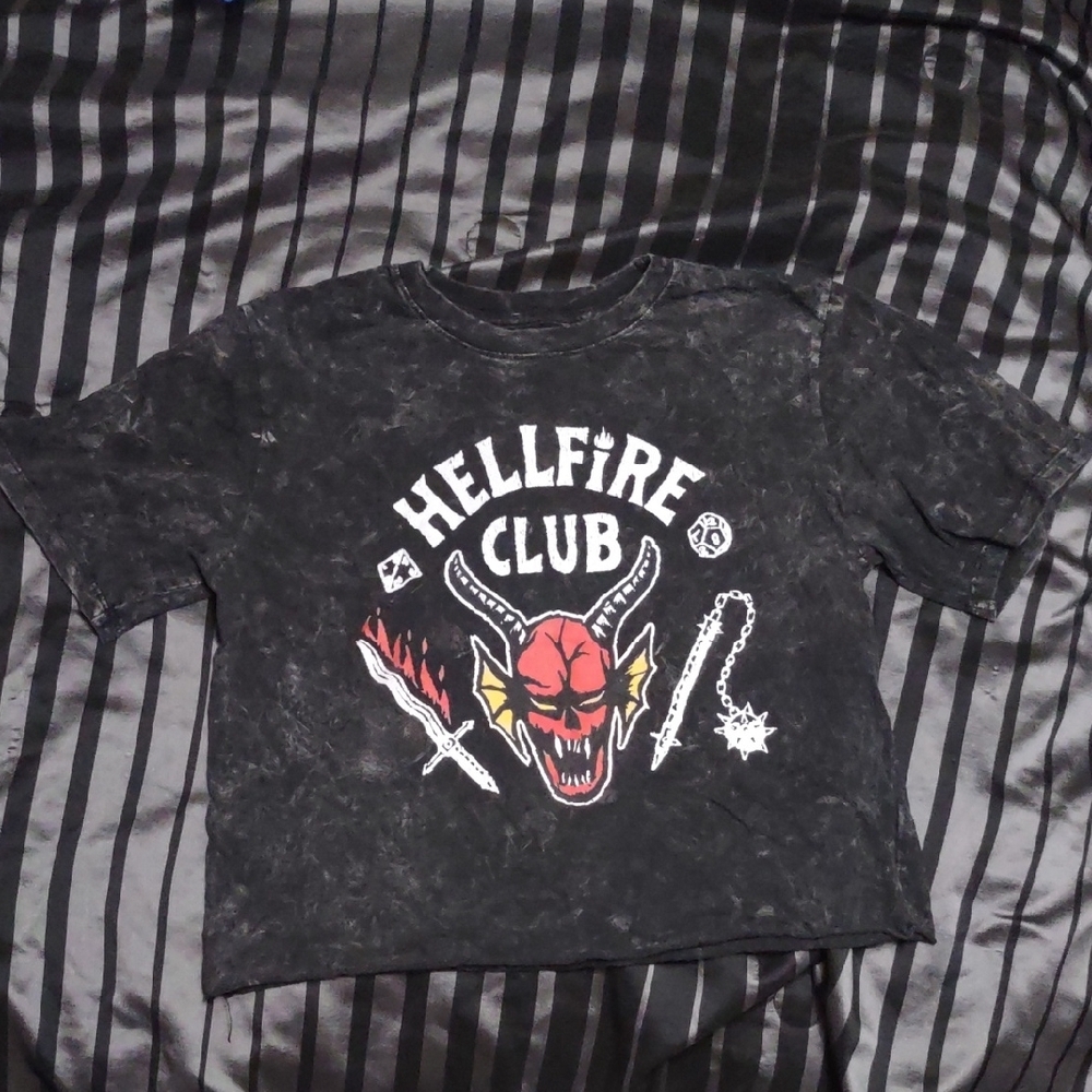 Netflix Stranger Things Hellfire Club Women's M T-Shirt - Black and Red - Picture 6 of 7